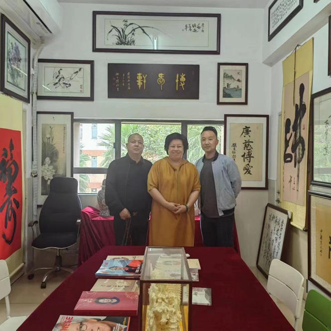 上海海怡建设集团领导到访广州市博爱轩并参观南武实验小学公益展馆第2张