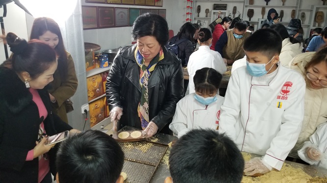 广东省传统文化促进会专家一行受邀到访茂名琪昌饼业公司参观交流第8张