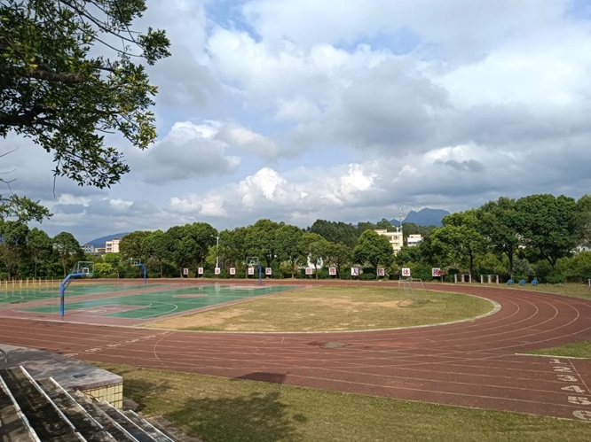 在学业中学寻找伍舜德的足迹第4张