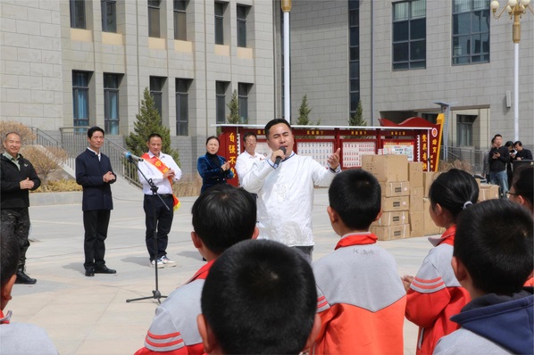 广东人家社会工作发展服务中心一行到甘肃南梁列宁学校举行捐赠活动第8张
