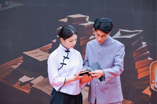 《探索与抉择——中共三大会址纪念馆移动剧场》 首演暨“红盒子进校园”成果展演第2张