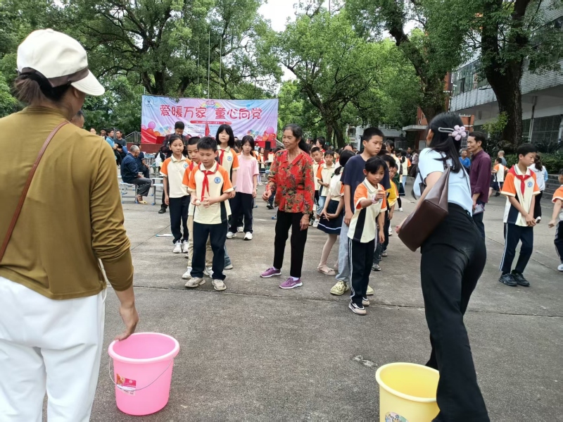 双节同庆暖童心 ——桂林市“暖心民政，牵手‘童’行”六·一儿童慰问暨心理关爱游园活动圆满结束第3张