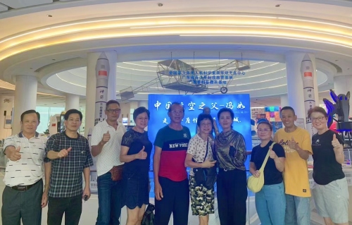 全家130年首次回乡 旅马老华侨续写香火情缘第2张