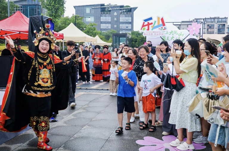 乐山好吃、好耍！“云上大瓦山·最美大峡谷”金口金品市集开幕，杭州市民直呼“想立刻出发”！第3张