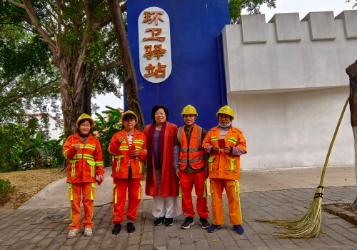 新春不忘慰问环卫工