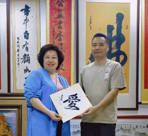 公益交流促发展 爱心无价暖人心——梧州市村领导一行到访广东好人工作室第4张