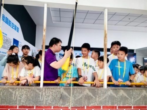 掌心烈焰、地震逃生!黄埔来穗青少年的这堂安全课,够“燃”!第3张