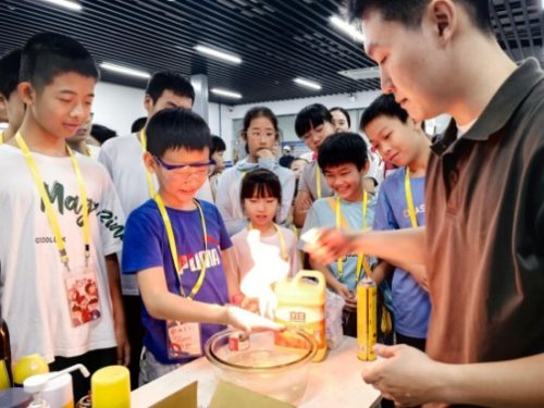 掌心烈焰、地震逃生!黄埔来穗青少年的这堂安全课,够“燃”!第4张
